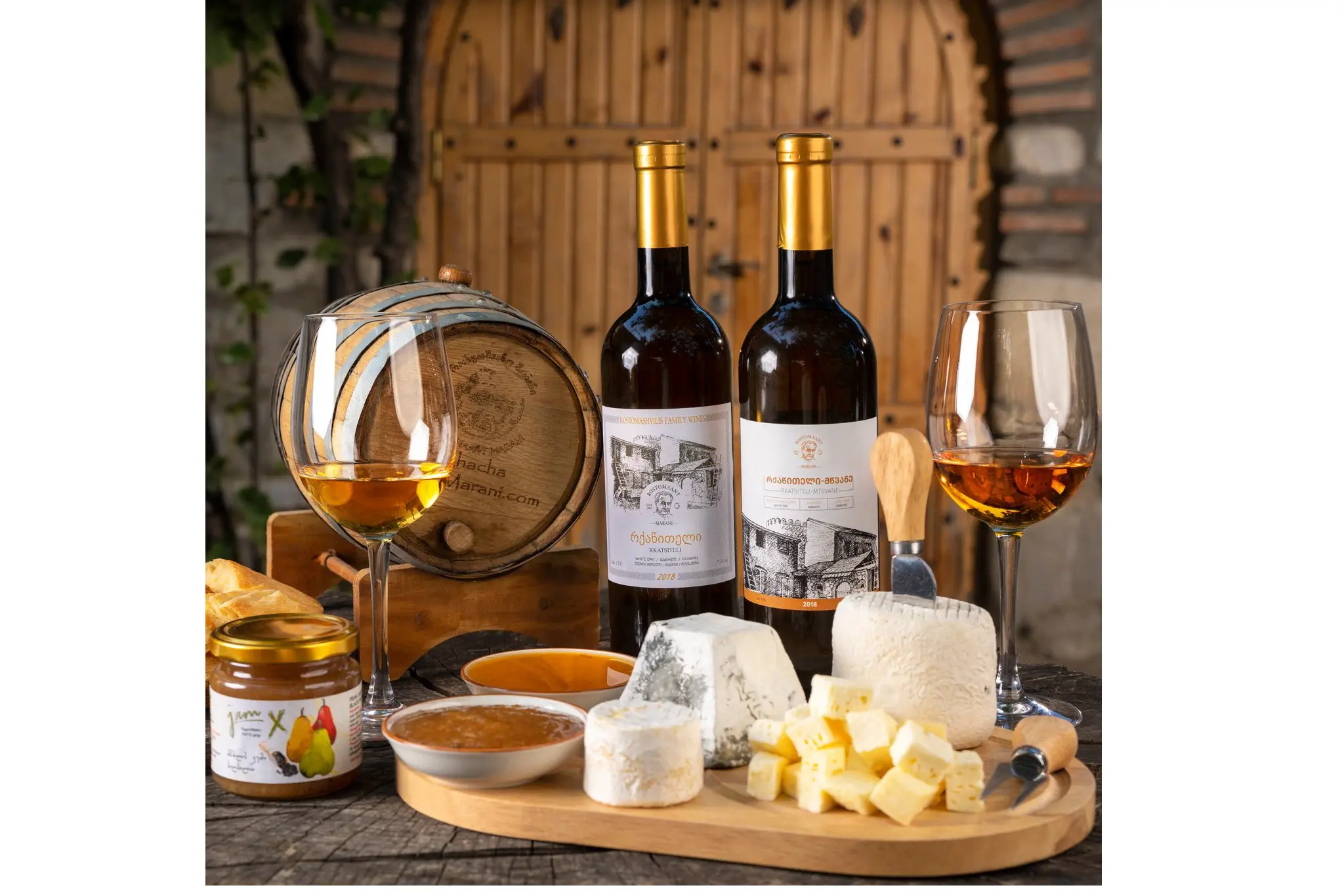 ღვინის დაგემოვნება ადგილობრივი ყველით და ჯემებით